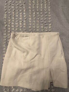 Zara Cream Mini Skort with Front Slit size S